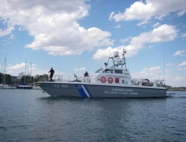 Σκάφος του ΛΣ μετέφερε στις ελληνικές ακτές 38 αλλοδαπούς